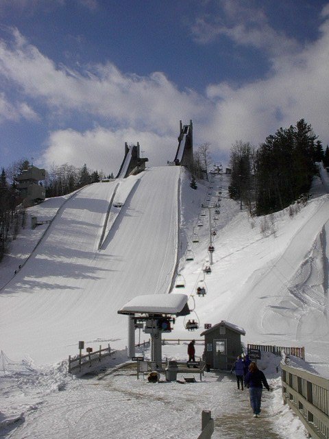jump1.jpg (71822 bytes)